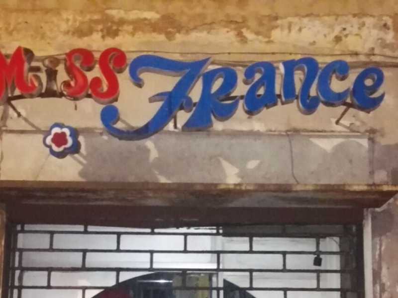 Roma insolita. Il negozio dove Miss Francia 1956 vende abiti vintage (ma solo di notte)