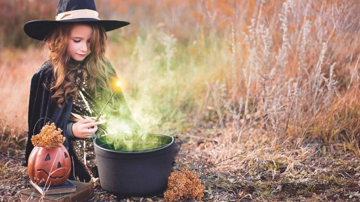 Immagine di La seduta spiritica, il tavolino eroico e il mostro che sono diventata