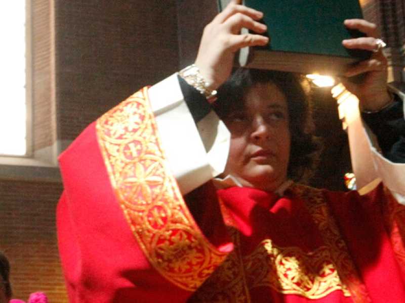 Maria Vittoria Longhitano, prima donna sacerdote d'Italia, ordinata diacona della chiesa vetero cattolica nel 2010 (foto LaPresse)