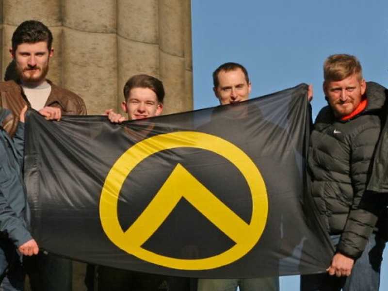 Un gruppo di iscritti a Generation Identity in Scozia (foto Wikimedia Commons)
