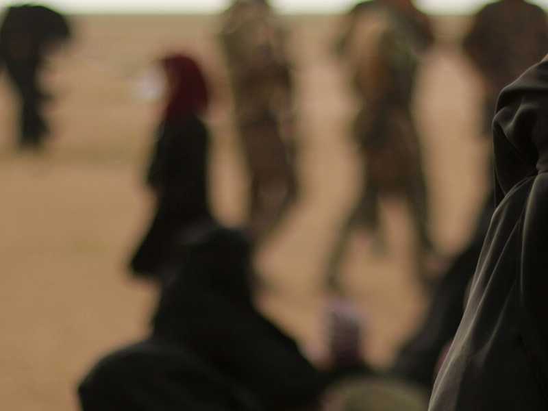 Febbraio 2019, Siria orientale, una ragazza dello Stato islamico appena uscita dall’ultimo fazzoletto di territorio controllato dal gruppo terrorista (foto Reuters)