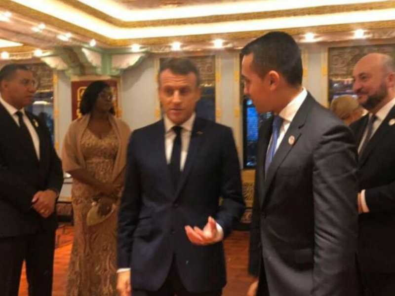 Luigi Di Maio e Emmanuel Macron (foto LaPresse)