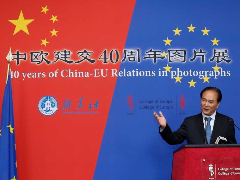 Il presidente dell'agenzia di stampa Xinhua Cai Mingzhao all'inaugurazione di una mostra fotografica in occasione del 40 &deg; anniversario dei legami diplomatici tra Cina e Unione Europea (foto LaPresse)
