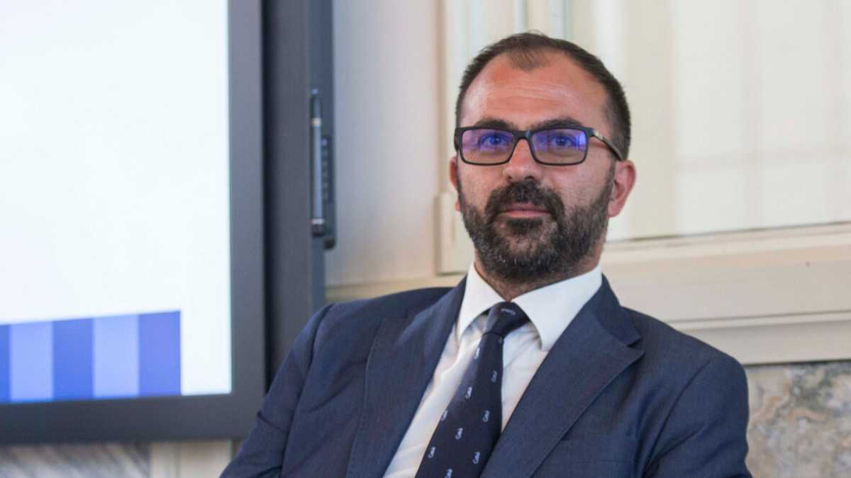Immagine di Fioramonti porta lo studio dei cambiamenti climatici in classe