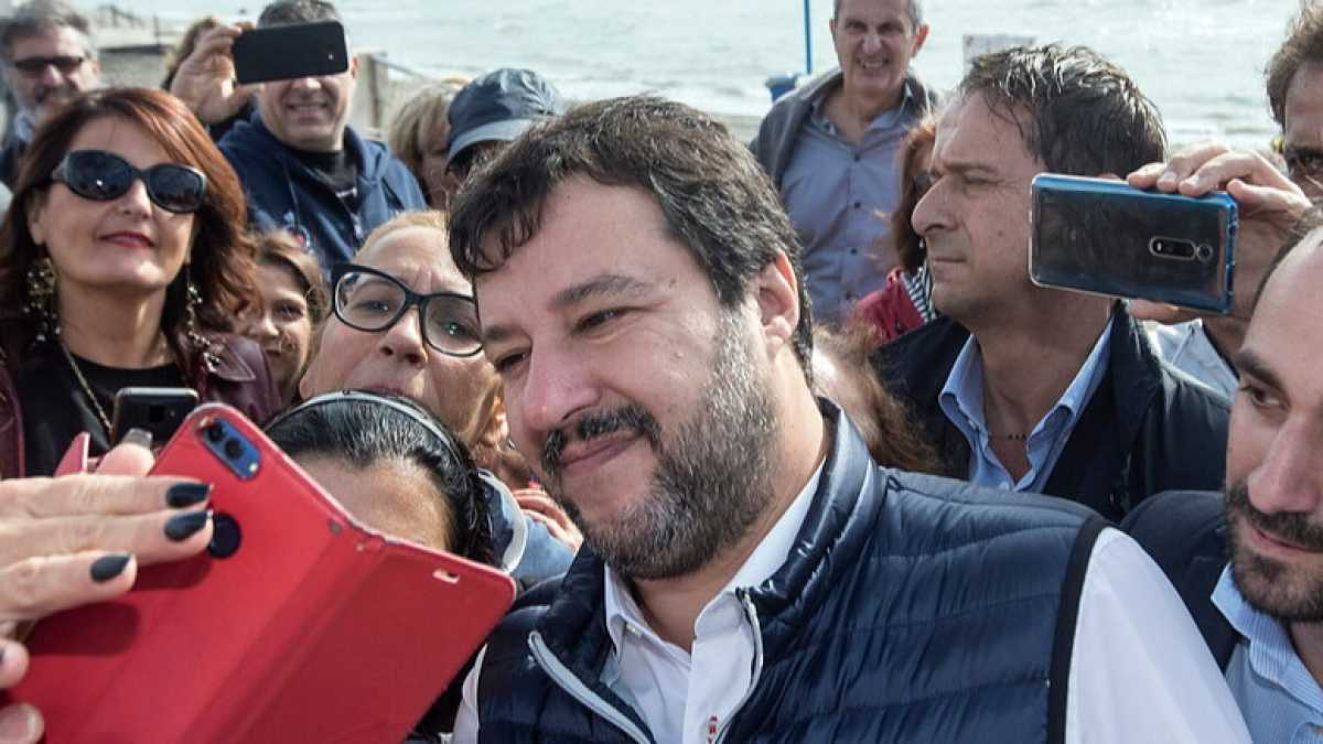 Immagine di Salvini vs Meloni: la competizione s'è destra