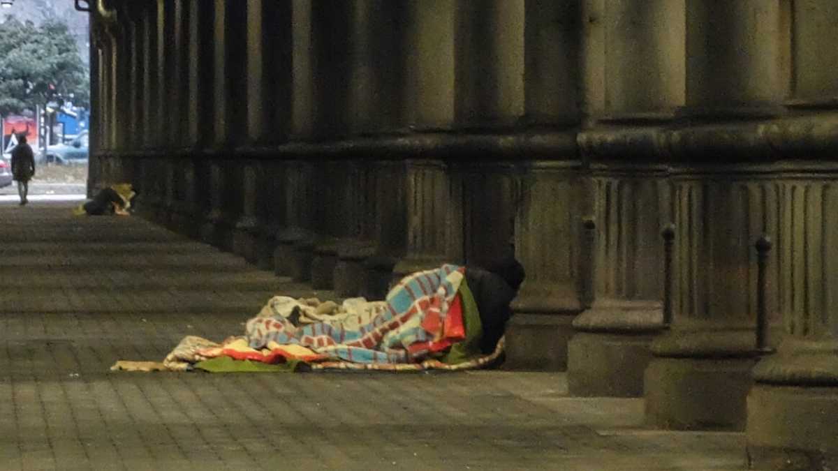 Immagine di Gianluca Oss Pinter, il fascista ebreo e salviniano che aiutava gli homeless