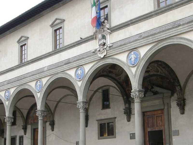 Facciata dell'Ospedale degli Innocenti a Firenze (foto LaPresse)