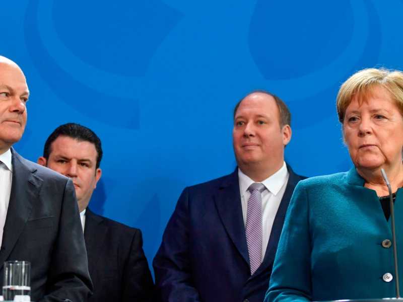 Olaf Scholz e Angela Merkel (foto LaPresse)