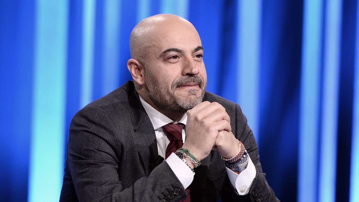 Immagine di Commissione senza Paragone, gruppo senza capo. Romanzo a 5 stelle