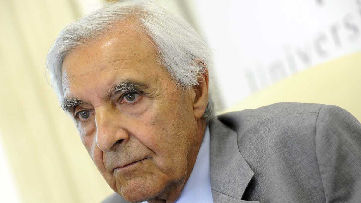 Immagine di “Su Ilva serve una pausa di riflessione”. Parla Amendola, pretore ambientalista