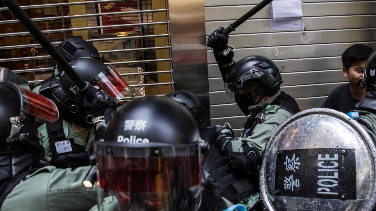Immagine di Tre video iperviolenti e la strategia del logoramento a Hong Kong