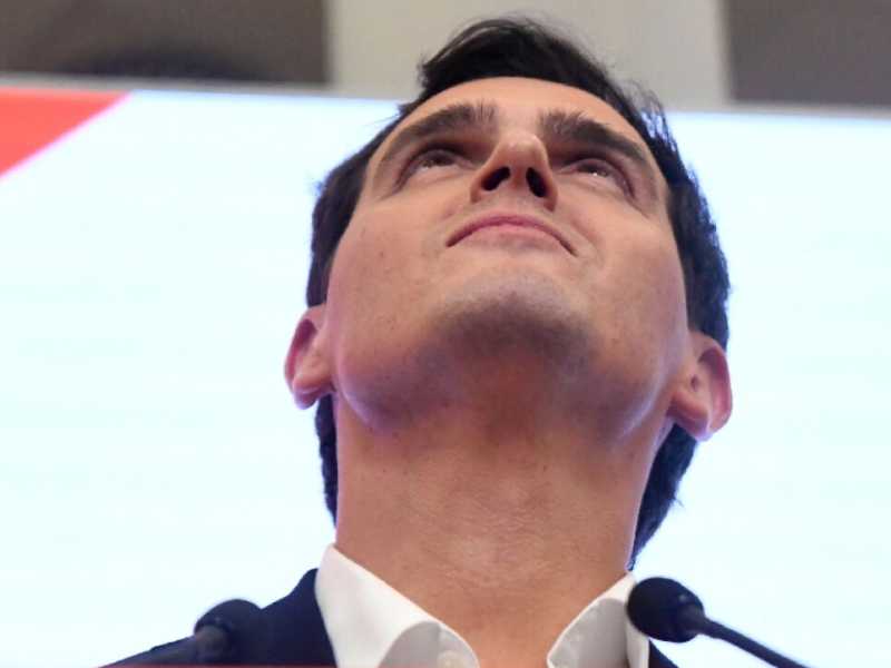 Albert Rivera, dimessosi da presidente di Ciudadanos e dal parlamento spagnolo dopo l'esito delle elezioni del 10 novembre (foto LaPresse)