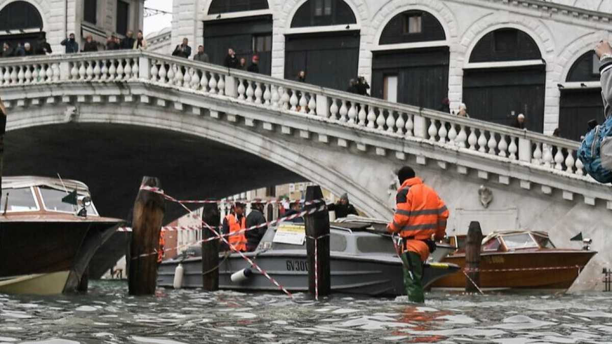 Immagine di Venezia verso lo stato di emergenza