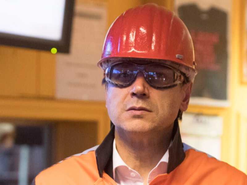 Il premier Giuseppe Conte a Taranto per incontrare gli operai dell'ex Ilva (foto LaPresse)