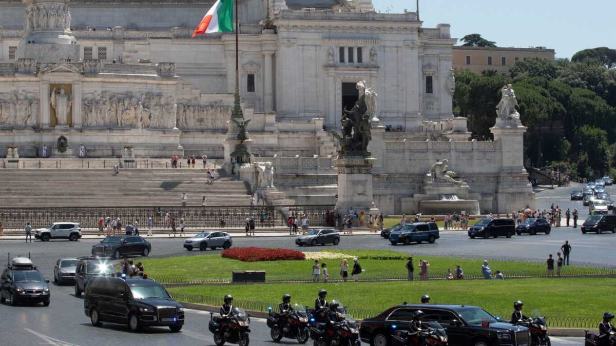 Immagine di La giunta si avvia a pedonalizzare piazza Venezia (ma ci sono dei ma)