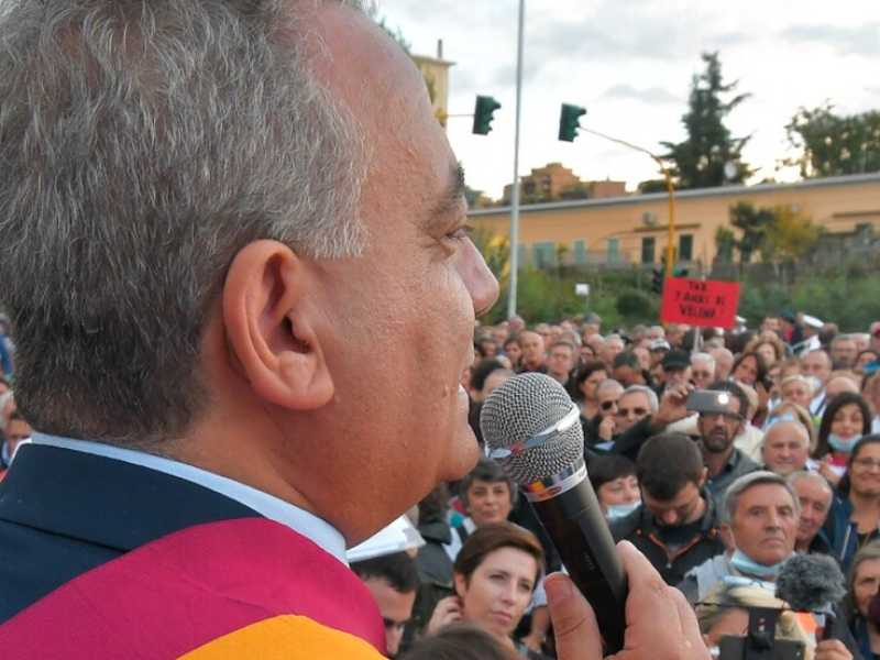 Giovanni Caudo in piazza con studenti e lavoratori dei beni culturali per chiedere riforme e investimenti, a ottobre del 2018 (foto LaPresse)