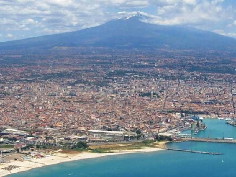 Veduta su Catania (foto Wikimedia Commons)