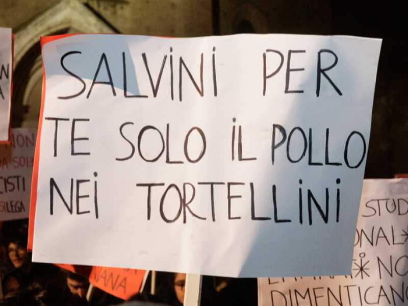 Manifestazione contro Matteo Salvini a Bologna (foto LaPresse)