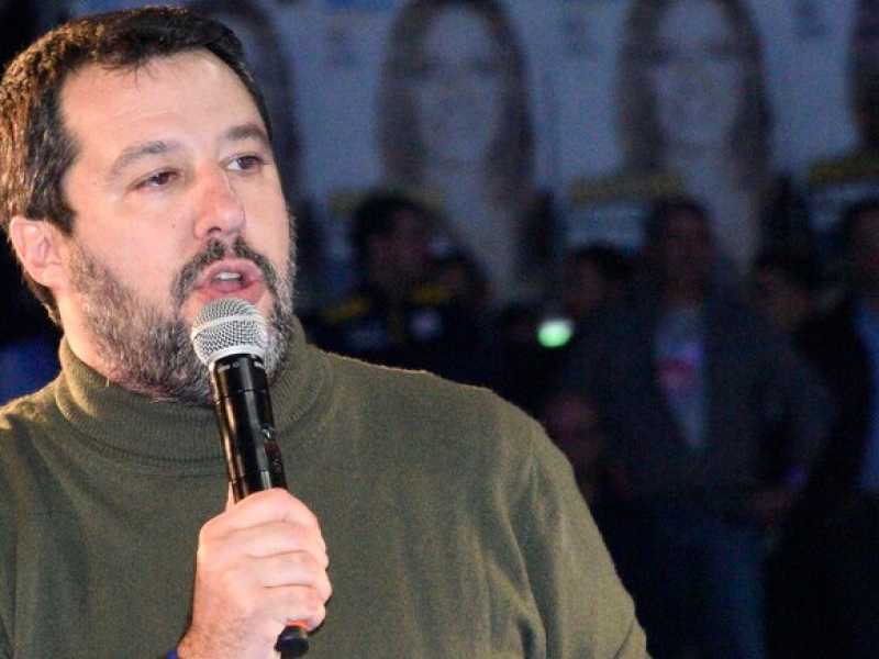 Matteo Salvini giovedì sera al PalaDozza di Bologna (foto LaPresse)