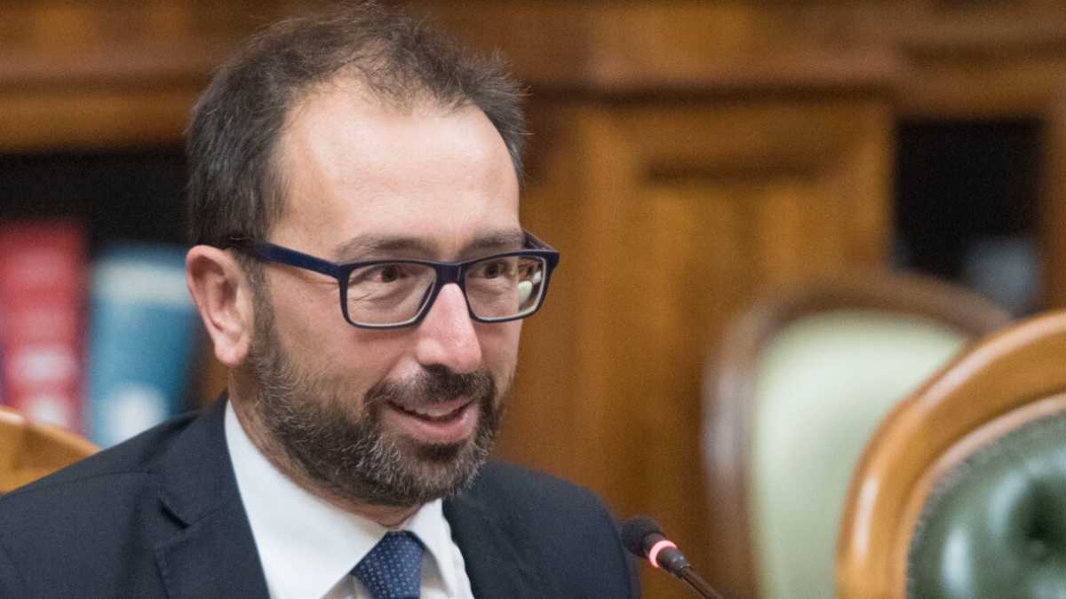 Immagine di Il clan dei casaleggesi ha intascato il riscatto e si è tenuto gli ostaggi