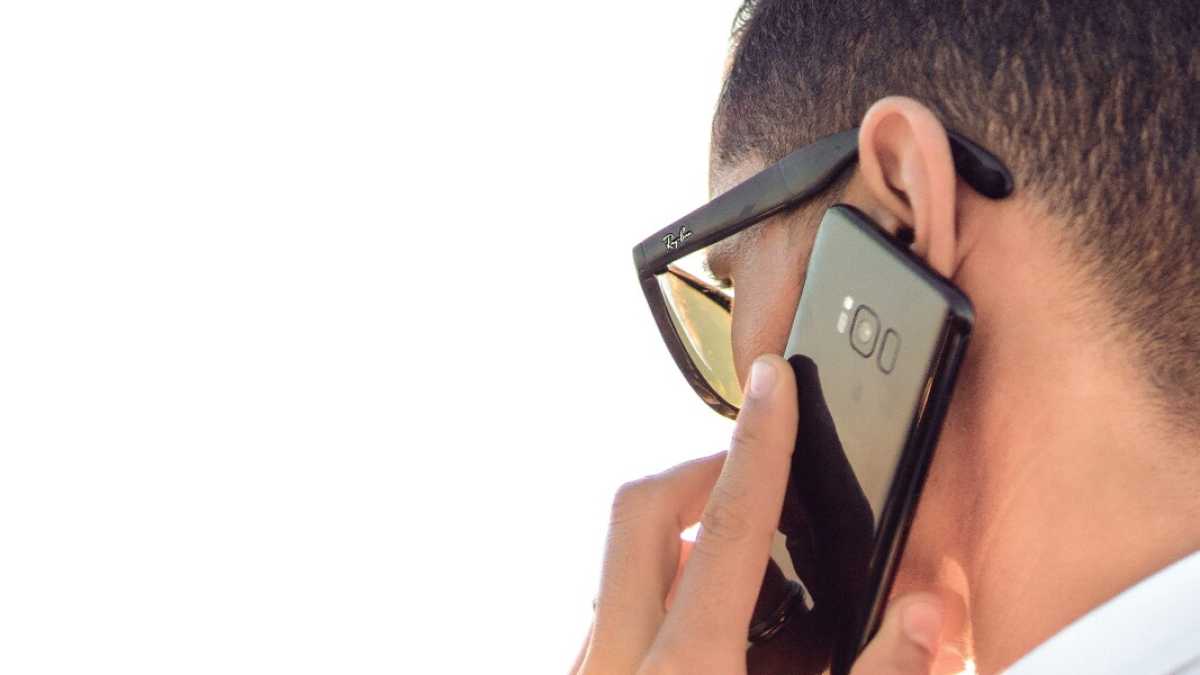 Immagine di Cari millennial, smettete di chattare: una telefonata vi salva la vita