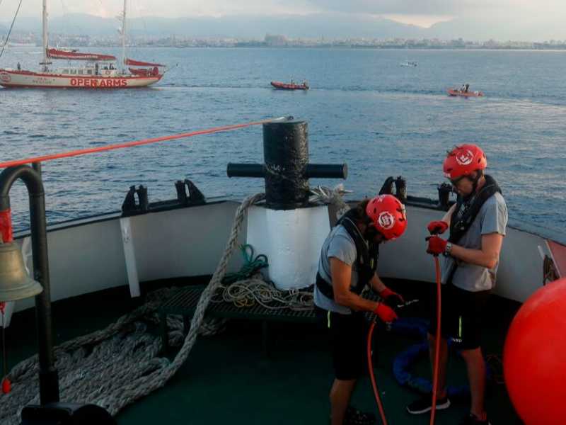 La prua della nave Open Arms (foto LaPresse)