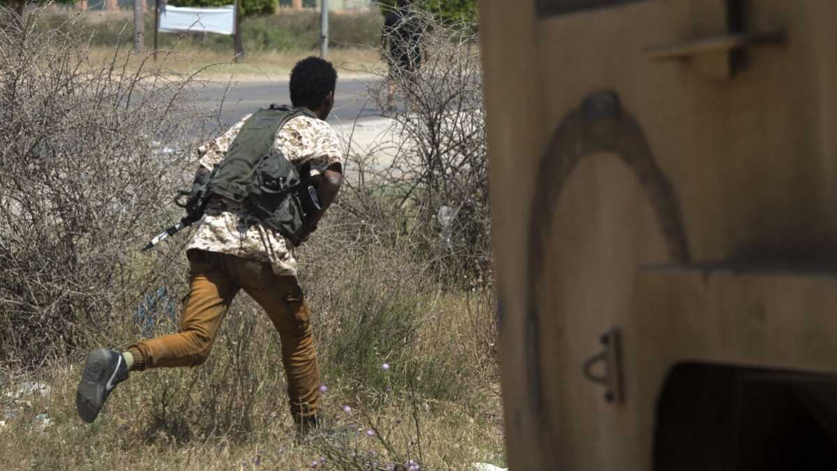 Immagine di Con chi stanno i terroristi nella guerra civile che spezza in due la Libia?