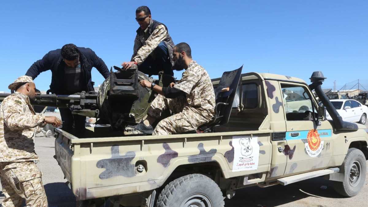 Immagine di Il governo lo sa che i soldati italiani in Libia sono sfiorati dai missili?