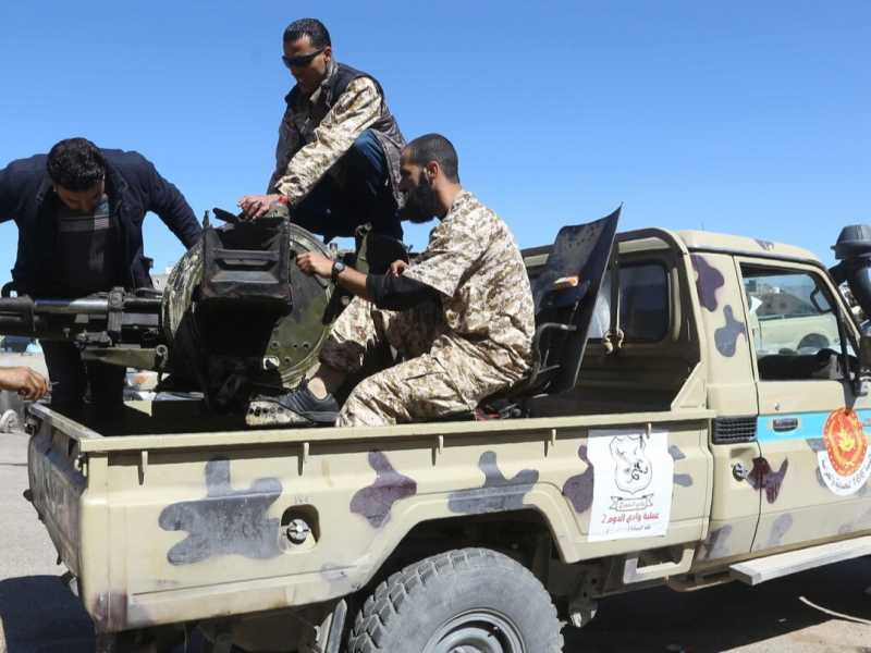 Uomini delle milizie di Misurata, leali al governo di Tripoli (foto LaPresse)