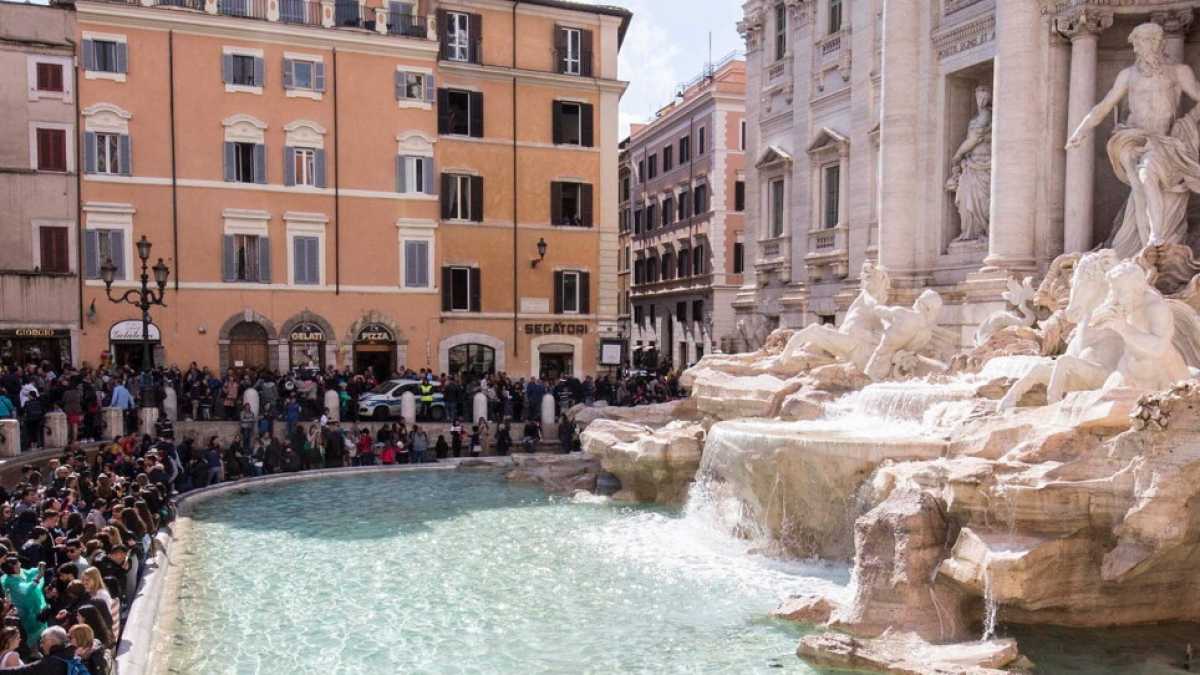 Immagine di Il numero chiuso per accedere a Fontana di Trevi, da un eccesso all’altro