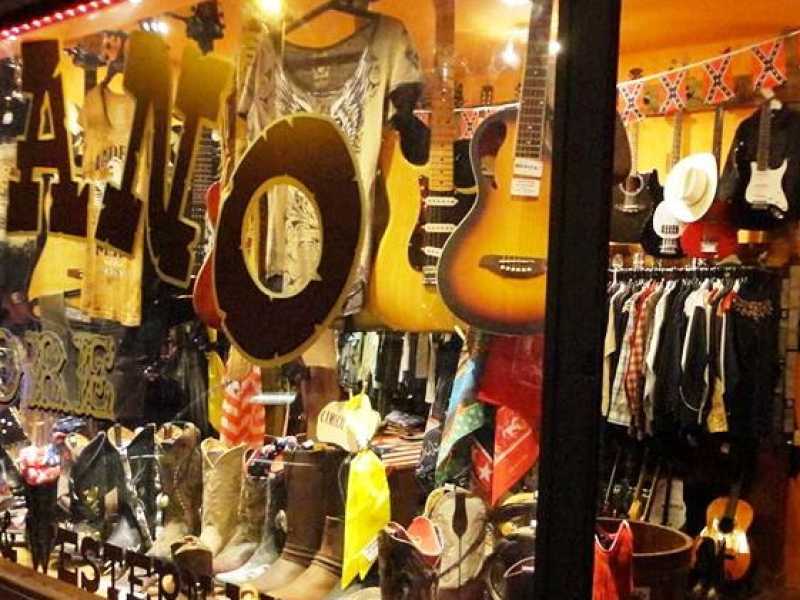 (foto dal profilo Facebook di "Texano Store")