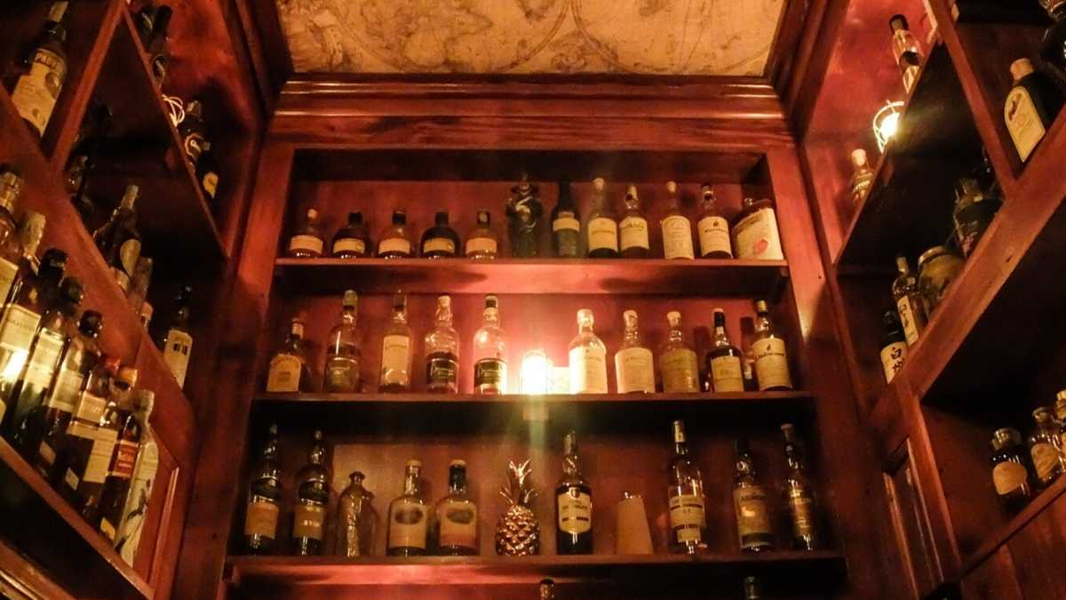 Immagine di Contro le enoteche monoetniche di Milano, affollate di esseri inutili