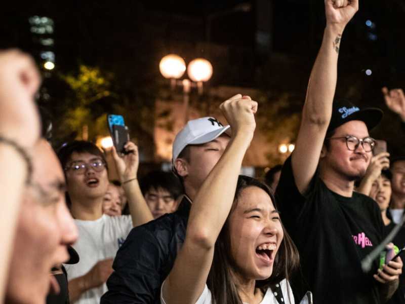 Festeggiamenti a Hong Kong (LaPresse)
