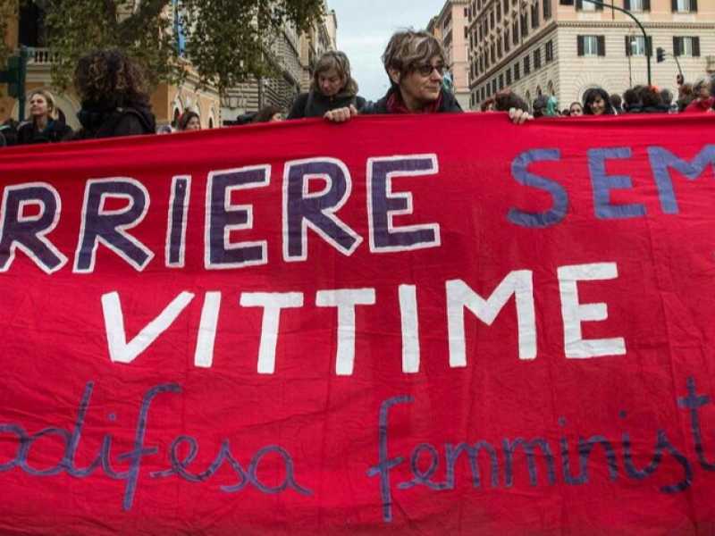 Sabato 23 novembre. Il corteo nazionale “Non Una Di Meno” contro la violenza sulle donne (foto LaPresse)