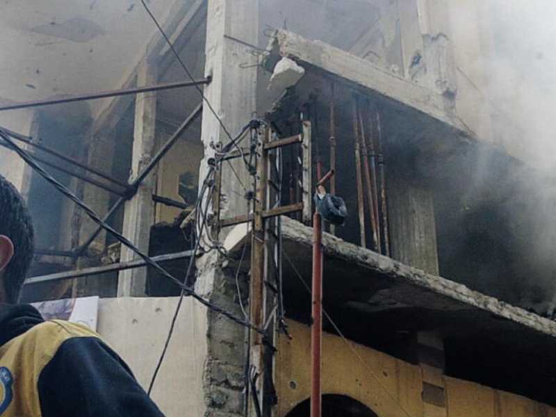 Un edificio bombardato nella citt&agrave; di Douma, Siria (Bassam Khabieh/Reuters)