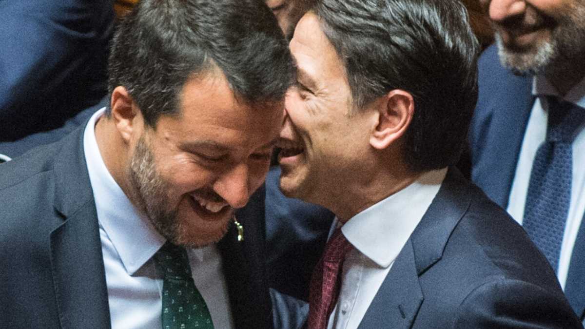 Immagine di Lo scontro Salvini-Conte sul Mes e la revoca della concessione di Autostrade