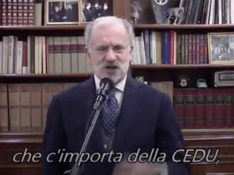 “Senza fine, il processo è senza fine”. Il giurista le canta