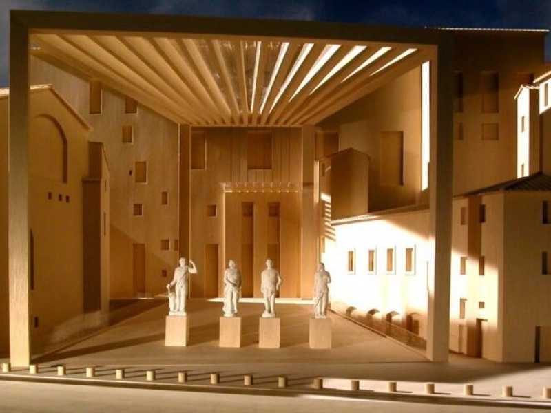 Un plastico della Loggia di Arata Isozaki
