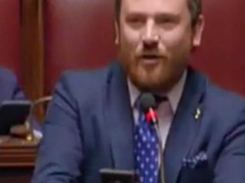 Nessuna proposta di matrimonio politica, sono solo maschi su Instagram
