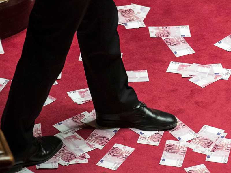 protesta del M5s contro dl banche venete