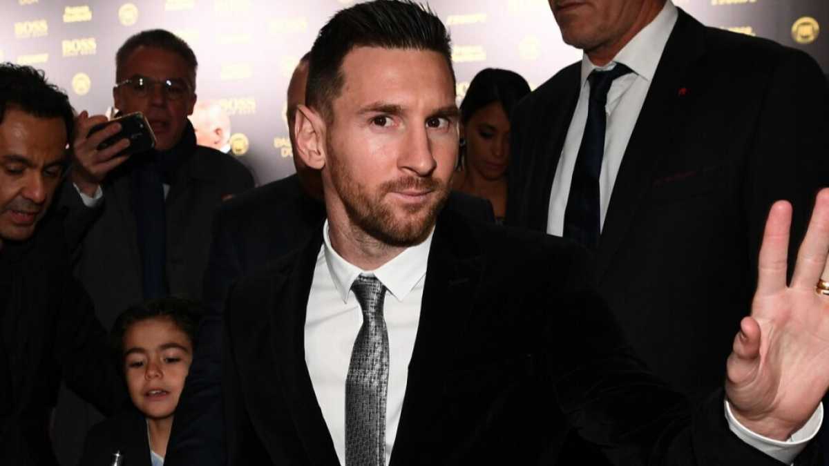 Immagine di Che noia questo Pallone d’Oro che serve solo a far litigare i fan di Messi e Ronaldo