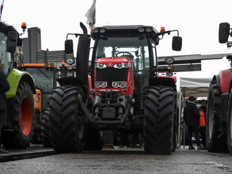 La protesta degli agricoltori a Parigi lo scorso 27 novembre (foto LaPresse)