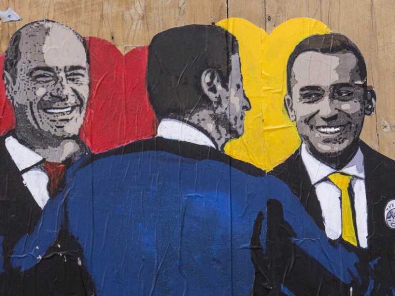 L'opera di TvBoy "Le Tre Grazie" sul Conte bis (foto LaPresse)