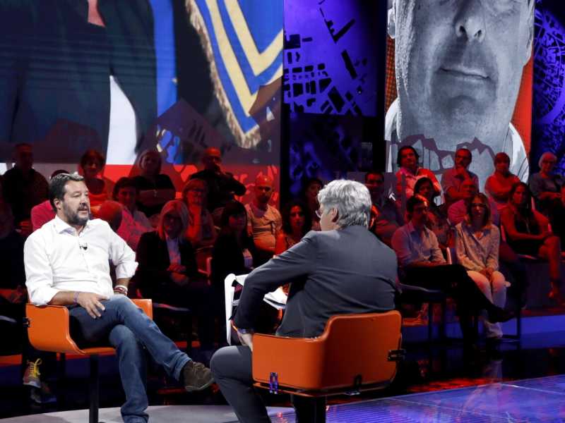 Matteo Salvini alla trasmissione "Dritto e Rovescio" (foto LaPresse)