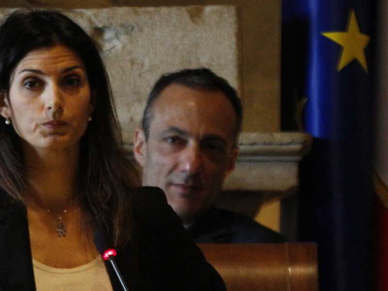 Virginia Raggi in Campidolgio, assemblea capitolina sull'emergenza spazzatura (LaPresse)