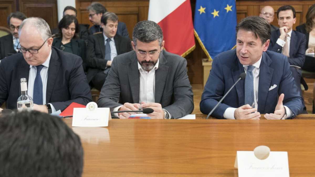 Immagine di La risoluzione comune sul Mes e l'incontro tra Putin e Zelensky
