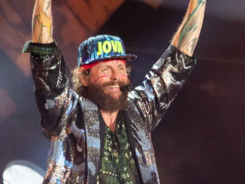 Jovanotti durante una tappa del suo Jova Beach Party (foto LaPresse)