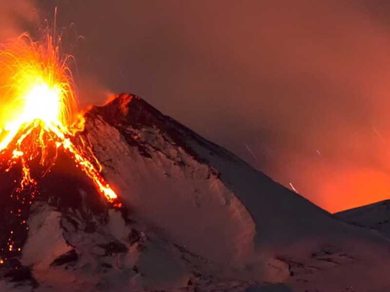 L'Etna durante l'eruzione del 7 dicembre 2018, un anno fa (Andrea Mirabella, Creative Commons)