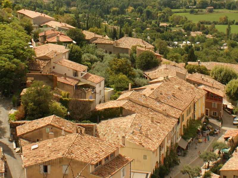 Una cittadina in Provenza (foto Pixabay)
