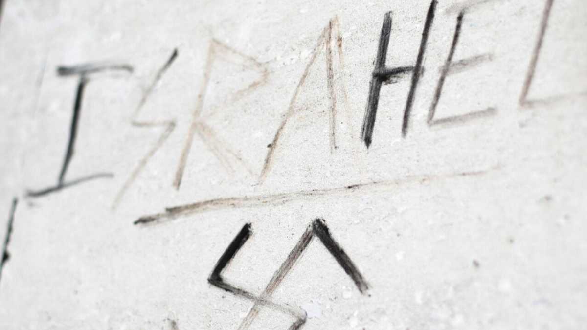 Immagine di Dimentichiamo gli antisemiti ma non l’antisemitismo